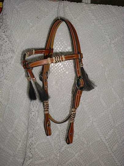 dec13$05-1.jpg - Saddle Tan ~ Cross Brow with Braided Knots & Horse Hair Tassels centre & sides. Knots in Rawhide with Saddle Tan interweaves.
Stainless Cart buckles & screws.