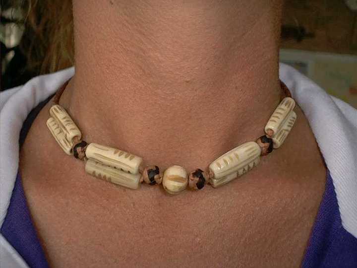 Feb28-05-1.jpg - Braided choker with bone beads and braided knots .Natural kangaroo hide with black interweave.
Another lovely peice made by Kerri.