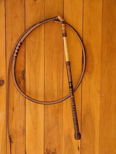 P1130005-1.jpg - Natural and Black 32plait  x24 plait trophy whip Jackaroo  BCA 2005